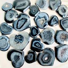 1 pieza Talla de geoda de cristal en forma de corazón de ágata negra, piedra natural para decoración del hogar, colección de cristales, regalo de fiesta - Blanco y Negro - Ver 5
