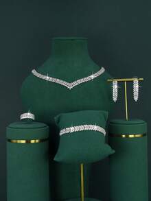 Conjunto de joias de luxo em estilo real para noivas, com 5 peças em formato de V, cravejadas à mão com zircônias cúbicas brancas. Inclui colar, pulseira, brincos e anel. Ideal para uso diário em casamentos e como presente de aniversário de casamento (acompanha caixa de presente dourada). - Ouro - Ver 11