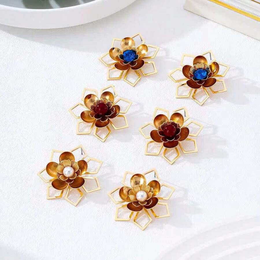 New Arrival European And American Fashionable Hollow Flower Earrings, Suitable For Women's Daily, Party And Event Wear - Women's Fashion Hollow Flower Earrings - View 1