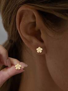 1件925纯银镶嵌锆石花朵耳钉，耳骨钉，耳夹，男女皆宜 - 單隻耳釘 - 查看 2