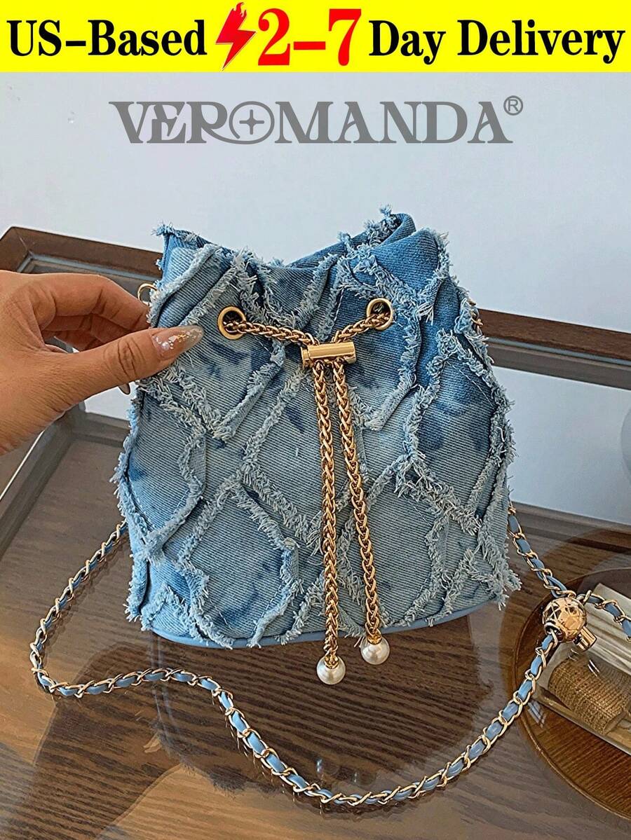 New Fashion Classic All-Match Solid Color Diamond Lattice Raw Edge Metal Drawstring Opening And Closing Design Shoulder Bucket Bag, Elegant Women's Wallet, Drawstring Fringe Shoulder Bag, Denim Bucket Bag, Women's Pearl-Embellished Drawstring Chain Crossbody Bag, Luxury Women's Crossbody Bag, Fashionable Denim Single-Shoulder Tote With Chain Strap And Diamond-Patterned Linen Trim, Wearable Crossbody Or Underarm Carry, Multi-Pocket Design, Oversized Relaxed Hobo Bag With Adjustable Strap, Pearl Rhinestone Bucket Bag, Elegant Evening Clutch, Travel Tote, Niche-Design Commuter Handbag, Distressed Fringe Shoulder Bag, Quilted Distressed Fringe Cylindrical Tote, Drawstring Tote Casual Women's Bag. Perfect For Shopping, Commuting, Parties, And Gatherings. Christmas, Thanksgiving, Cyber Monday Holiday Gifts. Velvet Party Bags For New Year's, Winter, And Snow Season. Year-End Promotions. Warm, Plush, Fur-Lined Styles.End-Of-Year Stocking Stuffers Christmas Gifts - 藍色 - 查看 1