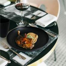 Juego de vajilla de 16 piezas hecho de platos, tazones y vasos de plástico irrompible, apto para lavavajillas y microondas, perfecto para cocinas, residencias estudiantiles, camping, vehículos recreativos y picnics, Día de San Valentín. Juego de Vajilla de Plástico de 16 Piezas, Incluye Platos para Cena, Platos para Postre, Tazones y Vasos, Ideal para Uso en Hogares y Restaurantes, Eventos de Bodas y Regalos de Fiestas, Día de San Valentín. - Negro - Ver 8