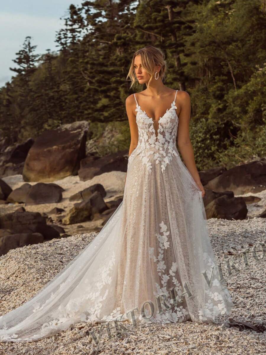 Elegant Sexy V Neck Sleeveless Backless A Line Wedding Dress,Registry Office Dresses Bridal Gown,Evening Party Dress Birthday Party Dress Country Wedding,Romantic Church Ceremony Wedding Dress,Suitable For Wedding,Dating,Party,Singles' Party,Vacation,Formal Occasions,Dinner Dress,Prom Dress,Homecoming Dess,Cocktail Party,Wedding Guest Dress,Graduation - trắng - Xem 1