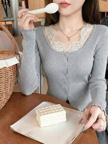 女士灰色蕾丝拼接露背针织开衫，春夏新款，修身显瘦版型，长袖轻薄毛衣 - 灰色 - 查看 2