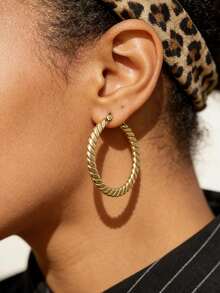 Mazuer 一对18K镀金扁平编织耳环，美式街头风不锈钢饰品，适合音乐节、派对、日常佩戴、办公场合，亦可作为礼物。 - 扁平麻花 - 查看 1