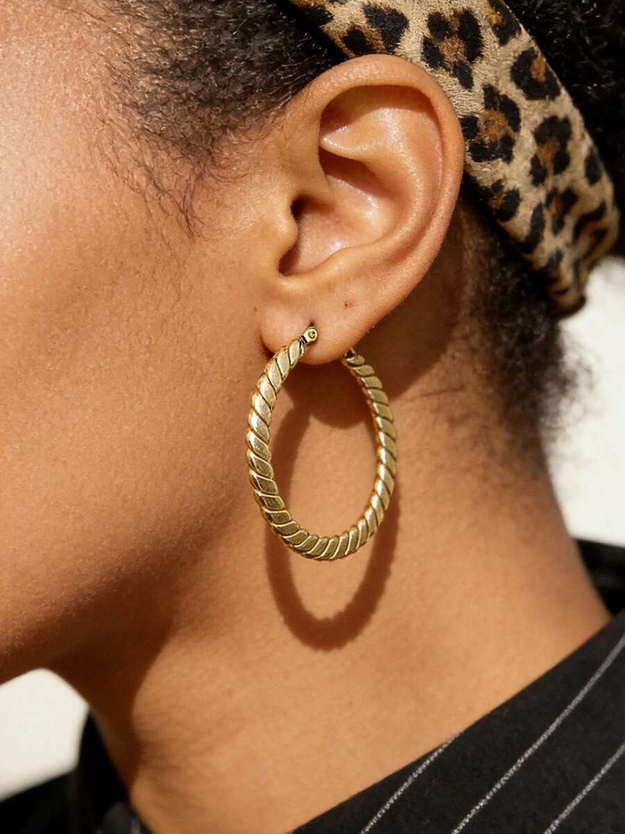 Mazuer 一对18K镀金扁平编织耳环，美式街头风不锈钢饰品，适合音乐节、派对、日常佩戴、办公场合，亦可作为礼物。 - 扁平麻花 - 查看 1