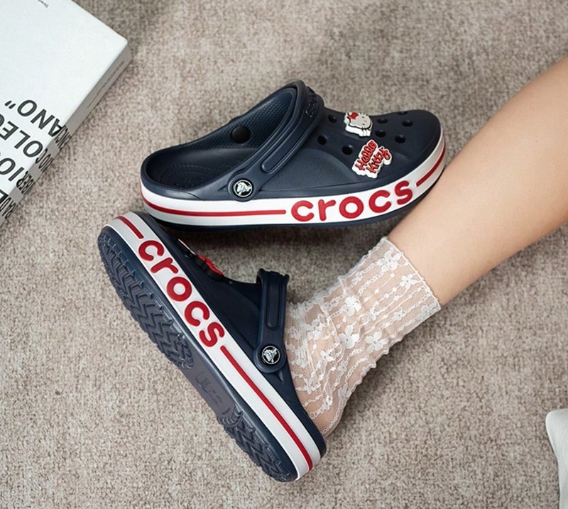 Crocs Beiaya Kalaband Clog Breathable Beach Sandals, Unisex Closed Toe Slip-On Water Shoes, 205089-4CC - Chili Red/dark Blue - View 1