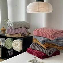 Manta engrosada tridimensional de terciopelo de imitación de conejo de invierno a rayas simples, sofá de dormitorio, manta doble individual de terciopelo de leche - Morado - Ver 6
