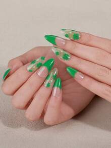 22片装圣帕特里克节法式UV免胶美甲贴，绿色四叶草清新风格凝胶美甲贴纸，易于粘贴，是女士DIY节日美甲的完美之选。 - 綠色 - 查看 4