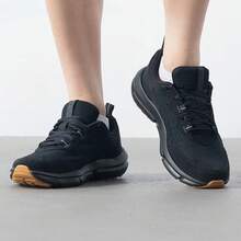 Under Armour 男士专业跑步鞋，男士休闲运动鞋 - 黑色 - 查看 2