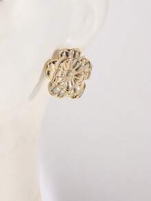 一对现代简约金属五瓣花耳环，适合派对、聚会和日常佩戴 - 金色 - 查看 6