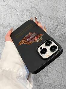 时尚个性化沙特阿拉伯地图设计手机防震壳：这款手机壳采用醒目的沙特阿拉伯地图设计，提供定制的柔软触感和防水功能，兼容 17、16、15、14、13、12、11、Plus/Pro/Pro Max/X/XR/XS Max 系列，是新年、情人节、复活节、开斋节、愚人节、生日和周年纪念日等节日送给家人、朋友、爱人和同事的理想礼物。 - 黑色 - 查看 2