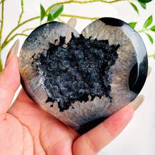 1 pieza Talla de geoda de cristal en forma de corazón de ágata negra, piedra natural para decoración del hogar, colección de cristales, regalo de fiesta - Blanco y Negro - Ver 10