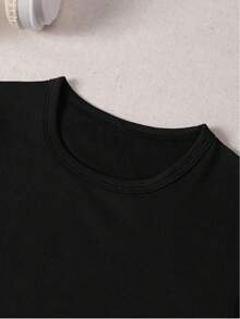T-Shirt für die erste Klasse für Jungen und Mädchen – Schulanfangsdesign "Hallo erste Klasse", leichtes und bequemes Kurzarm-T-Shirt, gelb mit buntem Apfel- und Bleistiftprint, lässiges Oberteil mit Rundhalsausschnitt für kleine Kinder - Schwarz - Übersicht 3