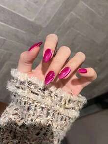 24片长款杏仁形淡粉色猫眼美甲贴片，中号杏仁形假指甲，精致奢华的猫眼设计，亮泽全覆盖美甲套装，包含1个指甲锉和1瓶凝胶胶水。猫眼美甲让您的指尖闪耀夺目，适合女性日常工作和派对场合。 - 查看 2