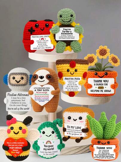 1件手工钩编桌面摆件，可爱动植物科幻设计，生日、母亲节、父亲节礼物，送给家人、朋友、同事，传递正能量，毕业、节日、派对礼品