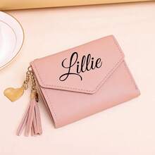 Cartera personalizada con nombre – Cuenta con múltiples ranuras para tarjetas, ventana para foto, compartimento para billetes y una borla de cadena dorada con dije de corazón. - Multicolor - Ver 14