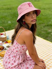 1 pièce Visière de soleil unisexe imprimée avec les 26 lettres de l'alphabet, chapeau de soleil d'été unicolore pour femmes, casquette pliable pour usage extérieur décontracté, convient pour les tenues et robes d'été - Rose bonbon - Voir 6