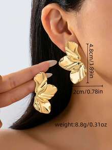1 par de pendientes asimétricos de metal con flores y acabado liso plisado para mujeres - Dorado - Ver 11