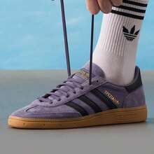 Adidas Originals HANDBALL SPEZIAL Low-Top Sneakers, Unisex Casual Retro Classic Running Travel Commute Lifestyle Sports Shoes JR3847 - Soft Violet/Black/Gold - View 1