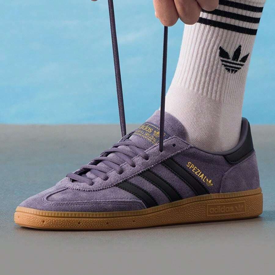 Adidas Originals HANDBALL SPEZIAL Low-Top Sneakers, Unisex Casual Retro Classic Running Travel Commute Lifestyle Sports Shoes JR3847 - Soft Violet/Black/Gold - View 1