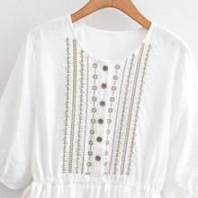 刺绣休闲度假复古优雅收腰中长连衣裙，适合通勤、春夏穿着 - 白色 - 查看 4