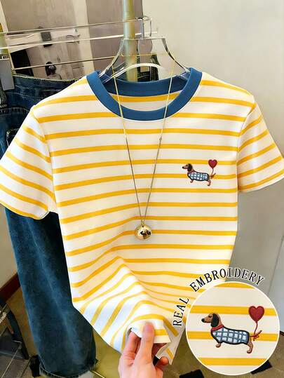 Camiseta de mujer de manga corta y cuello redondo con estampado de rayas y bloque de color con bordado de perro salchicha, atuendo de verano para vacaciones en la playa