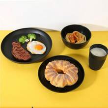 Juego de vajilla de 16 piezas hecho de platos, tazones y vasos de plástico irrompible, apto para lavavajillas y microondas, perfecto para cocinas, residencias estudiantiles, camping, vehículos recreativos y picnics, Día de San Valentín. Juego de Vajilla de Plástico de 16 Piezas, Incluye Platos para Cena, Platos para Postre, Tazones y Vasos, Ideal para Uso en Hogares y Restaurantes, Eventos de Bodas y Regalos de Fiestas, Día de San Valentín. - Negro - Ver 6