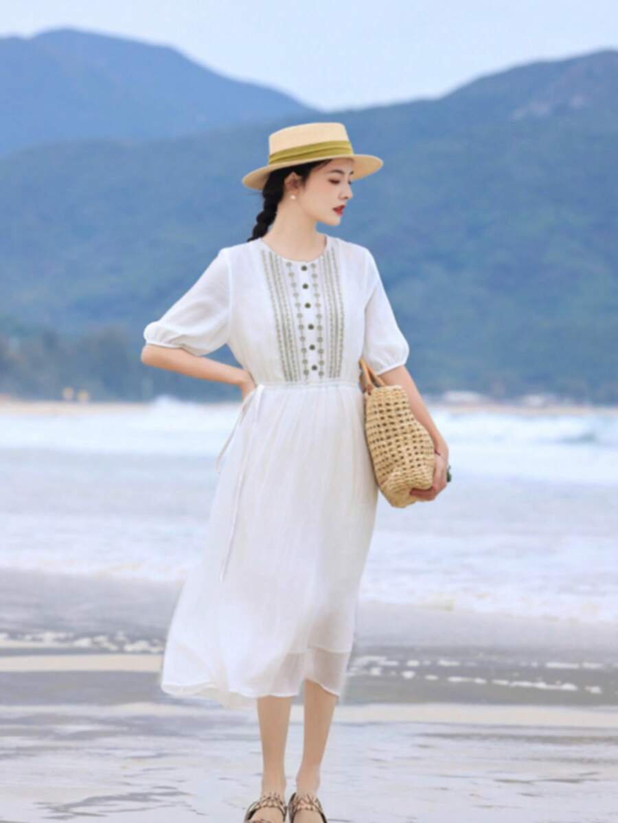 刺绣休闲度假复古优雅收腰中长连衣裙，适合通勤、春夏穿着 - 白色 - 查看 1