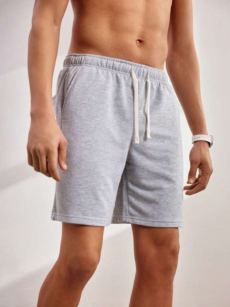 Driftmere 男士宽松字母拼接细节抽绳腰带短裤，宽松运动短裤，灰色短裤，透气舒适，适合日常休闲、运动、度假等多种场合，夏季 - 淺灰色 - 查看 1