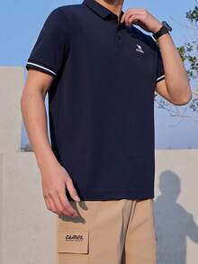 CAMEL CROWN 透气柔软户外运动Polo衫，男士时尚休闲百搭翻领短袖T恤 - 黑夜藍 - 查看 1