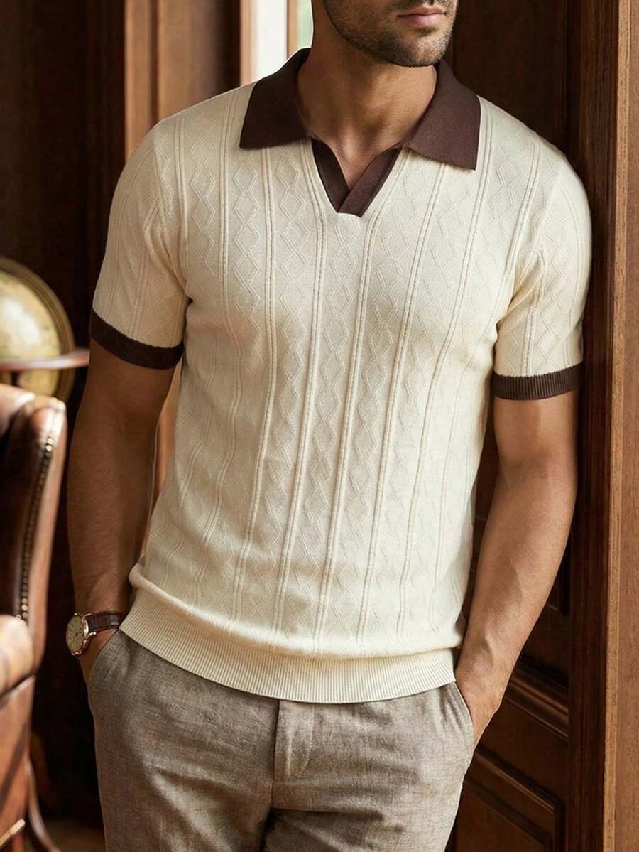 Camisa polo de hombre con cuello de patchwork para primavera/verano, con patrón de diamantes, puños y cuello de punto de canalé, estilo retro de caballero, versátil y casual; Camiseta de punto para hombre; Camisa de punto de diseñador para hombre - Champán - Ver 1