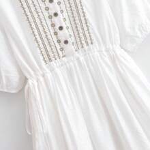 刺绣休闲度假复古优雅收腰中长连衣裙，适合通勤、春夏穿着 - 白色 - 查看 5