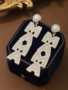 一对仿珍珠字母“MAMA”耳环，母亲节礼物耳环 - 彩色 - 查看 4