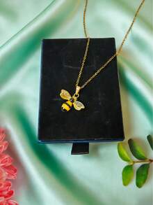 1pc Minimalist Bee Pendant Necklace - Symbol Of Love And Good Luck, Gift For Her, Birthday & Anniversary - Bee - View 2