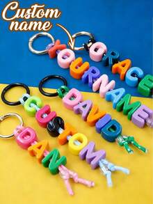 1个定制多色亚克力珠子英文字母钥匙扣，可定制1~10个字母，个性化包包挂饰，定制名字礼物，个性化钥匙圈（金色/黑色），挂绳颜色：黑色/紫色/绿色/蓝色/粉色，定制背包装饰，都市休闲，复古，旅行收纳 - 彩色 - 查看 2