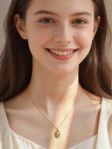 Charm-In 女士镀金锆石椭圆形吊坠项链，星光锆石点缀，简约优雅，适合日常通勤和叠戴，是送给女朋友或闺蜜的贴心礼物。 - 金色 - 查看 2