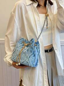 New Fashion Classic All-Match Solid Color Diamond Lattice Raw Edge Metal Drawstring Opening And Closing Design Shoulder Bucket Bag, Elegant Women's Wallet, Drawstring Fringe Shoulder Bag, Denim Bucket Bag, Women's Pearl-Embellished Drawstring Chain Crossbody Bag, Luxury Women's Crossbody Bag, Fashionable Denim Single-Shoulder Tote With Chain Strap And Diamond-Patterned Linen Trim, Wearable Crossbody Or Underarm Carry, Multi-Pocket Design, Oversized Relaxed Hobo Bag With Adjustable Strap, Pearl Rhinestone Bucket Bag, Elegant Evening Clutch, Travel Tote, Niche-Design Commuter Handbag, Distressed Fringe Shoulder Bag, Quilted Distressed Fringe Cylindrical Tote, Drawstring Tote Casual Women's Bag. Perfect For Shopping, Commuting, Parties, And Gatherings. Christmas, Thanksgiving, Cyber Monday Holiday Gifts. Velvet Party Bags For New Year's, Winter, And Snow Season. Year-End Promotions. Warm, Plush, Fur-Lined Styles.End-Of-Year Stocking Stuffers Christmas Gifts - Màu xanh lam - Xem 2