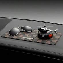 1pc Multi-Color Plaid Silicone Car Anti-Slip Mat, High Temperature Resistant Multipurpose Car Storage Pad, Dashboard Anti-Slip Holder, High Elasticity Soft Touch, Car Dedicated, Dashboard Storage Anti-Slip Non-Slip, Multifunctional Storage - 1 PCS Checkered Anti-slip Mat - View 5