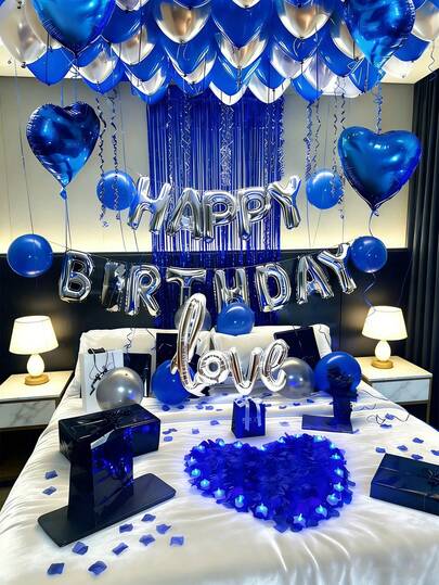 551 Peças Kit de Balões de Aniversário Azul e Prata, 500 Pétalas de Tecido Não Tecido, Letras de Faixa de Feliz Aniversário + Balões de Folha em Forma de Coração, Cenário de Festa de Estética Escura, Adequado para Decoração de Quarto Romântico, Decoração de Festa de Aniversário Surpresa da Meia-Noite