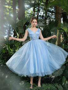 Faeriesty 女士深V领蕾丝花卉正式晚礼服，可调节系带后背，优雅派对礼服，适合正式晚宴、盛大晚会、人像摄影、庆典、周年纪念日及其他特殊场合，如婚礼和春季。 - 淺藍色 - 查看 9