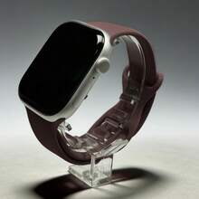 高品质硅胶运动表带，兼容 Series 6-11、SE、SE2、SE3、Ultra 2、3，尺寸包括 38mm、40mm、41mm、42mm、44mm、45mm、46mm、49mm，男女通用设计，适合运动、游泳、旅行，也是馈赠佳品。 - 44/45/46/49/42mm(S 3 2 1) - 查看 17