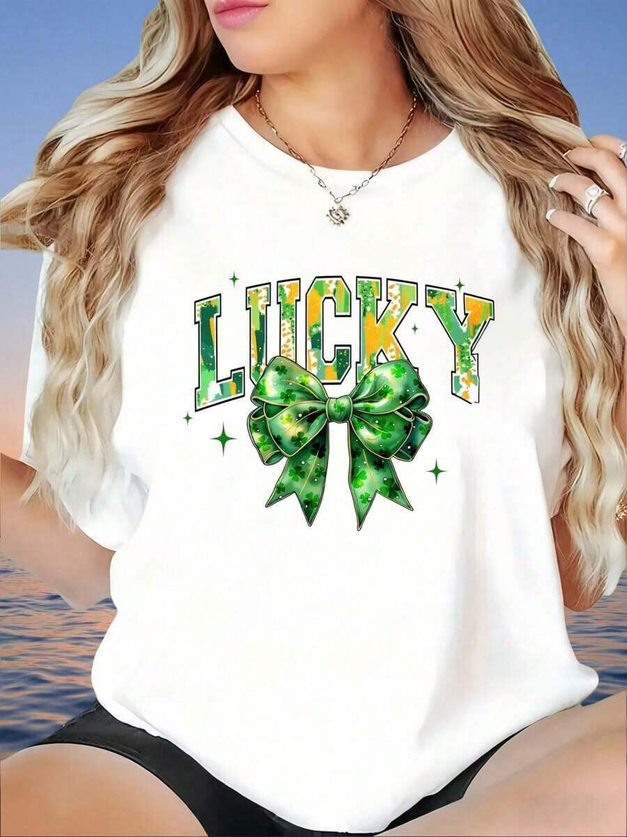 Camiseta con estampado de lazo verde de la suerte para mujer, corte holgado informal, manga corta, camiseta gráfica para el Día de San Patricio, atuendo de moda de verano, Día de San Patricio, camiseta para mujer, 220g - Blanco - Ver 1