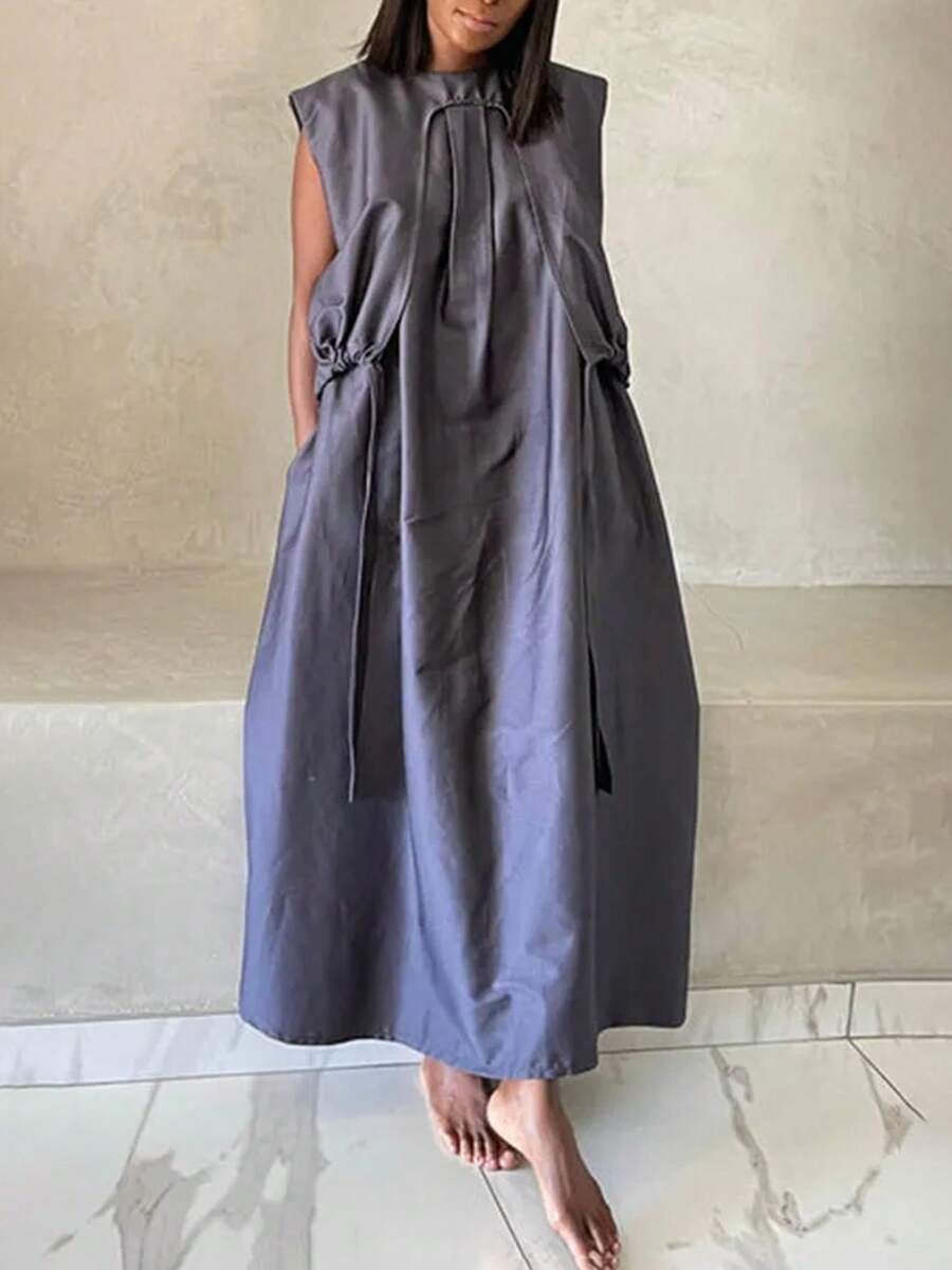 GLOURI Women's Charcoal Grey Sleeveless Maxi Dress - Ruched Front & Side Tie Detail & Relaxed A-Line Silhouette | Minimalist Effortless Fit For Weekend Getaways (Modern Minimalist Design) - 藍色 - 查看 1