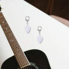 2个吉他拨片收纳钥匙扣，塑料合金心形吉他拨片展示盒钥匙扣，乐器展示用品，适用于音乐家、吉他手和音乐爱好者 - 白色 - 查看 2