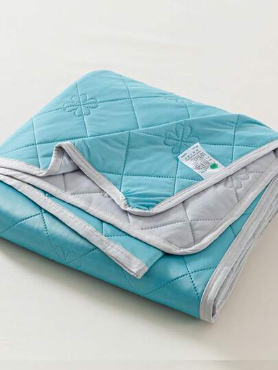 1pc Lightweight Breathable Silk-Like Summer Quilt, Solid Color Air Conditioning Blanket, Soft & Comfortable, Suitable For Bedroom, Dorm, Office Nap, Available In Multiple Colors, Suitable For All Seasons