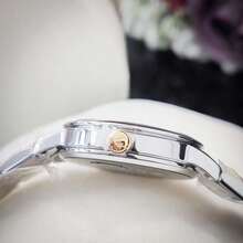 Orient Elegante Damenuhr mit zweifarbigem Roségold- und Silbergehäuse, mit Kristallen besetzt, klassisches weißes Zifferblatt mit römischen Ziffern, Quarz-Analoguhr mit Datumsanzeige, Edelstahlarmband für formelle, geschäftliche und Hochzeitsanlässe - Weiss - Übersicht 7