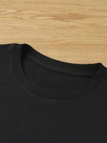 1 Piece Of Men's T-Shirt With A Gold Carnival Mask Print With Green Leaves And The Phrase Mardi Gras, Celebrating Joy And Freedom In A Festive Spirit, 100% Cotton - 黑色 - 查看 3