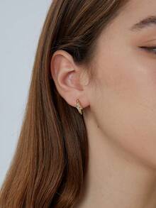 Women's Gold-Plated Double-Sided Clip-On Earrings, One Side With Lightning Zirconia Embellishment And The Other Side With Smooth Texture, Minimalist Elegant Design, Suitable For Daily Commute And Workwear, An Ideal Gift For Fashion Enthusiasts - Gold - View 4