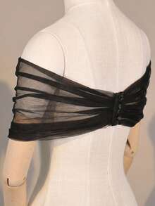 1 chiếc khăn choàng voan mỏng màu đen, thích hợp phối cùng váy cưới, giúp thon gọn vóc dáng, che phủ cánh tay. - Nhiều màu - Xem 6